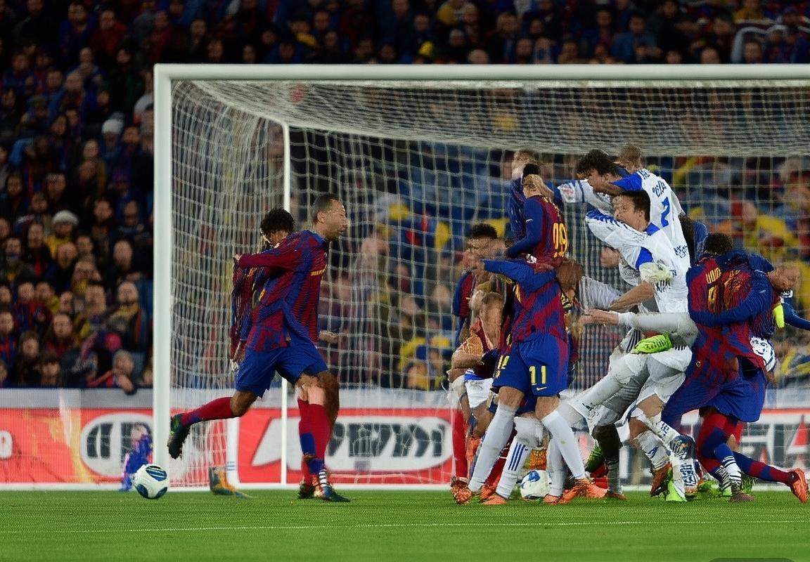 梅西法蒂双响，巴萨2-0埃瓦尔巩固领先地位(图3)